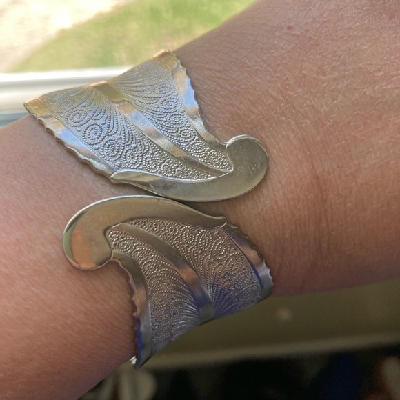 Peacock Feathers Design Clamper Hinged Bracelet Vintage - Picture 1 of 12